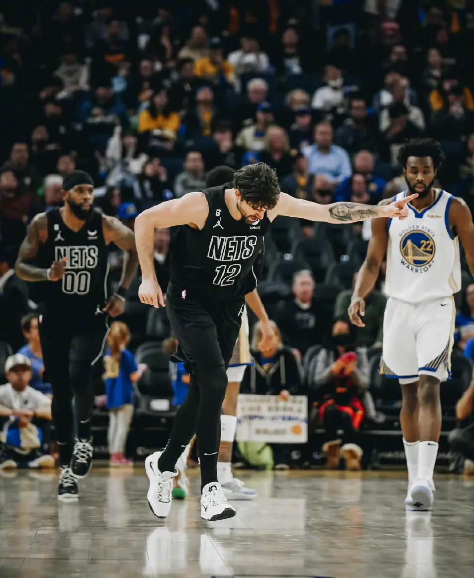 米兰中国官网-欧文斋月期间仍砍35+，篮网三连胜