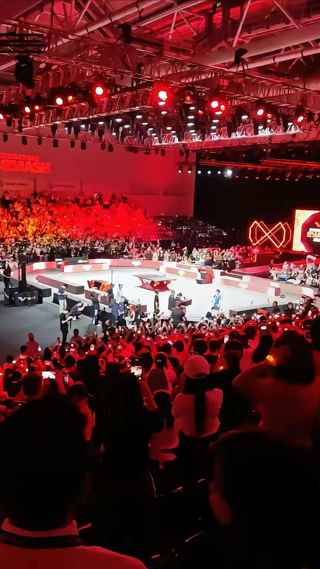 米兰平台-“德甲的赛季观众回归，现场氛围重振的喜悦！”