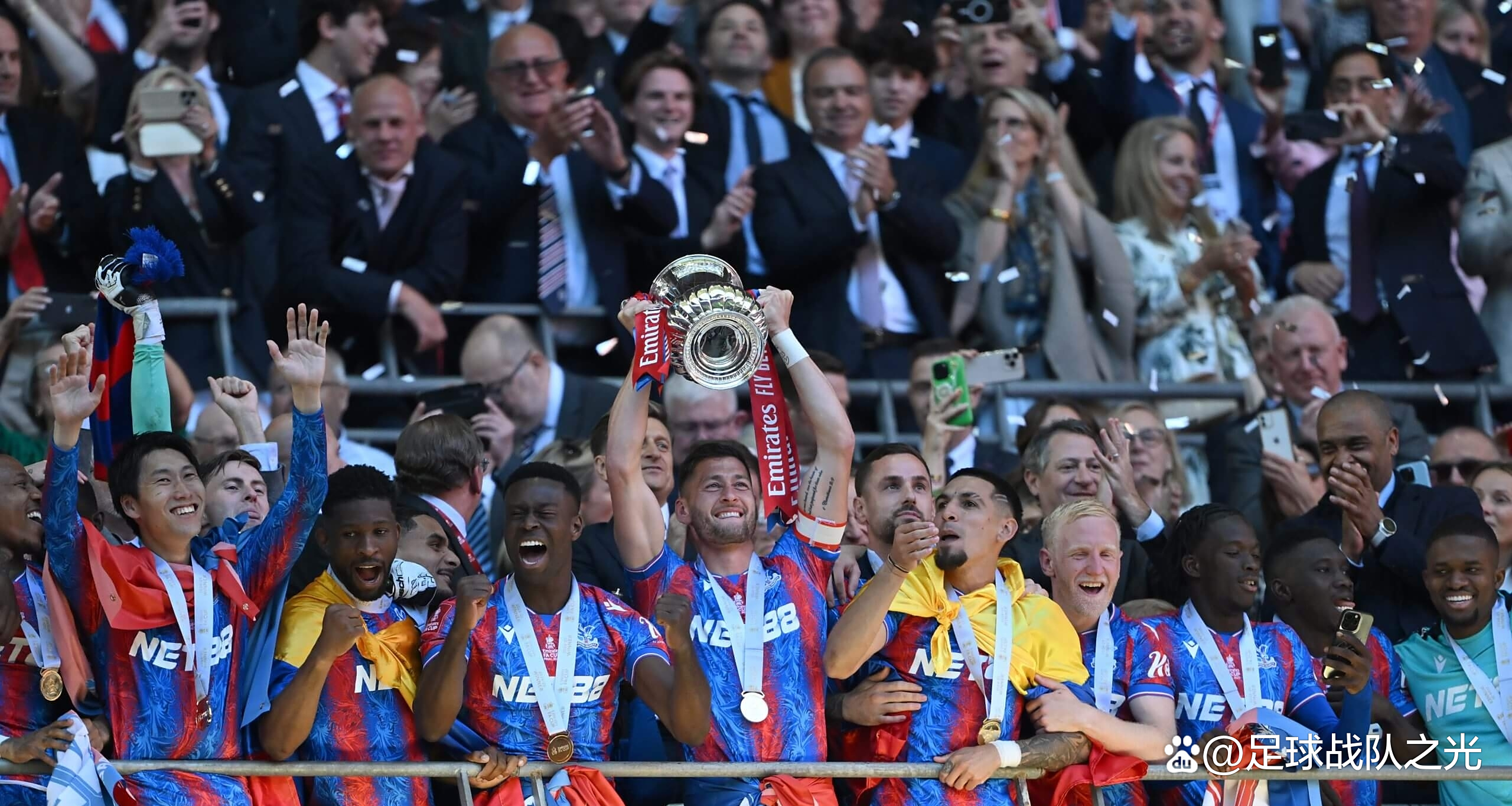 米兰网址-“英超球迷的激情，如何影响比赛的进行！”