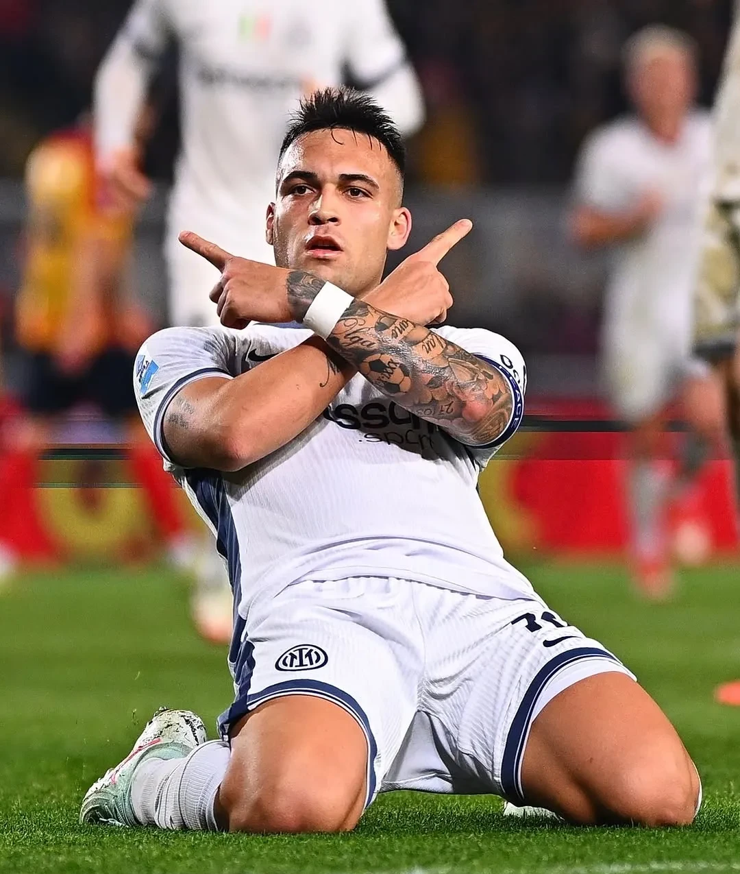 米兰网址-包含劳塔罗vs莱奥：谁才是意甲头牌？的词条