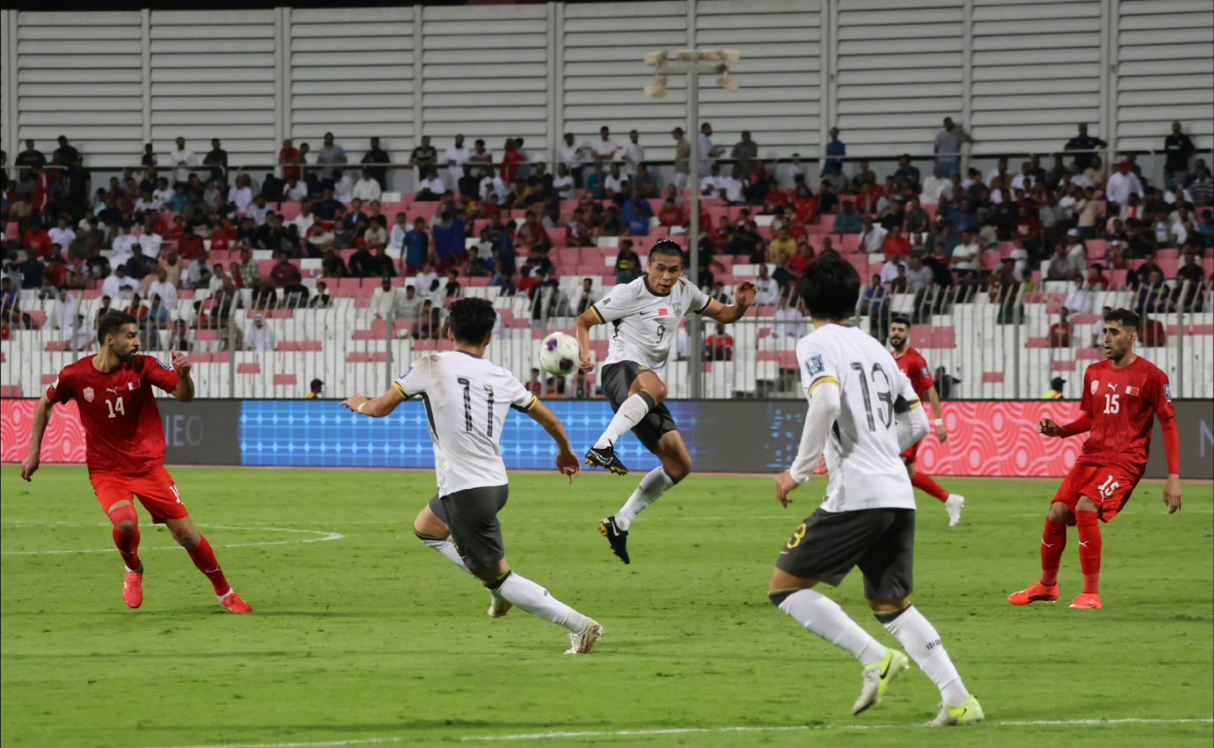 -关于世界杯用球内置芯片，越位判定更精准的信息