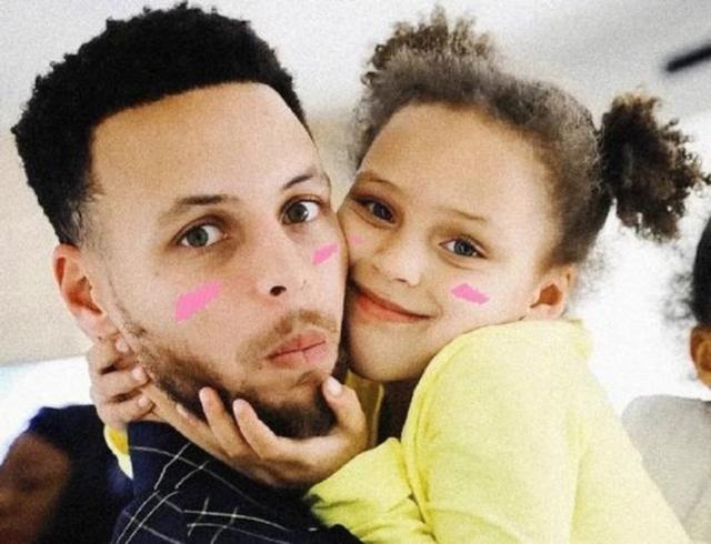 米兰网官网首页-库里家庭生活曝光：真是人生赢家