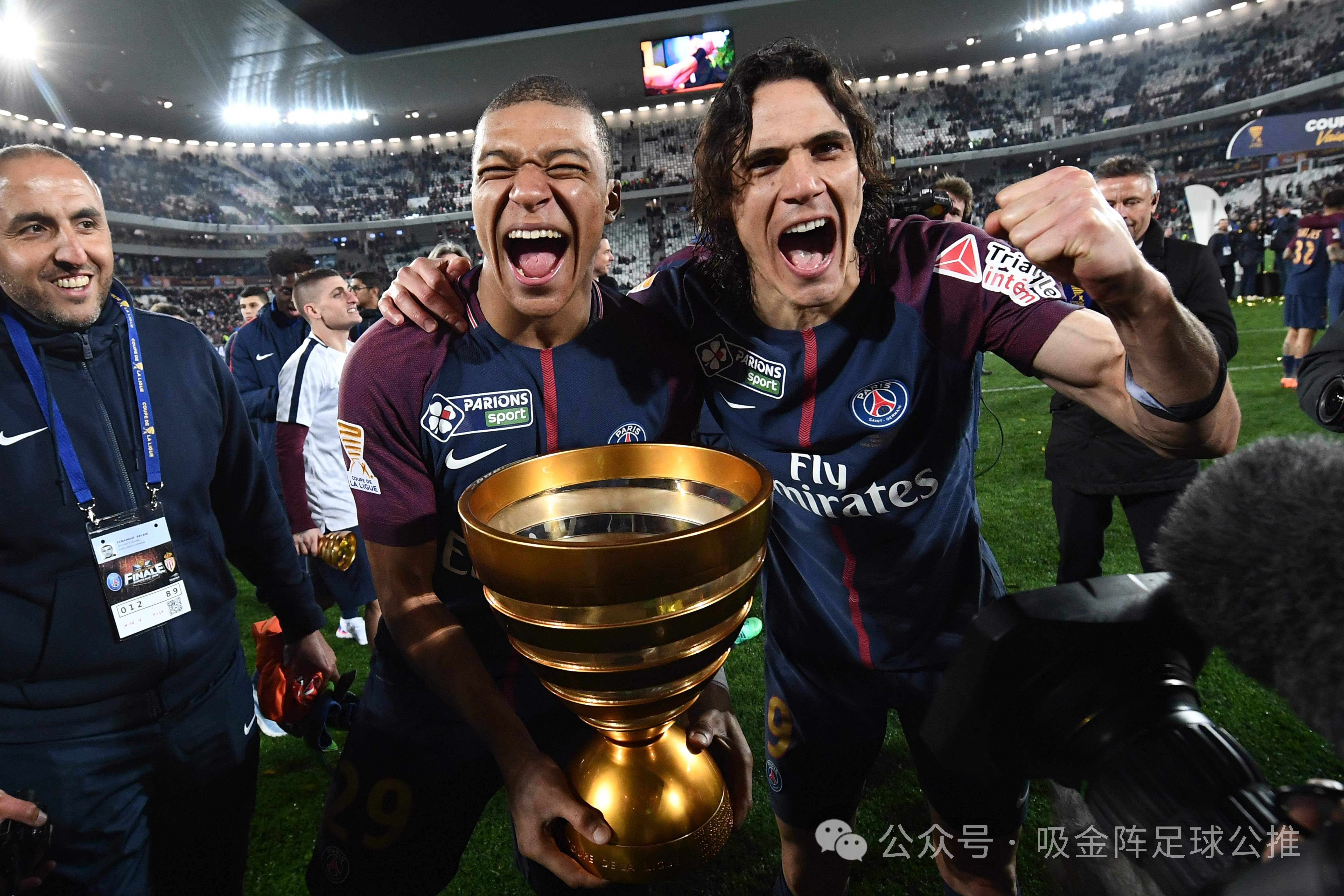 米兰官方网站-“法甲秋季赛事，冠军争夺战如火如荼！”