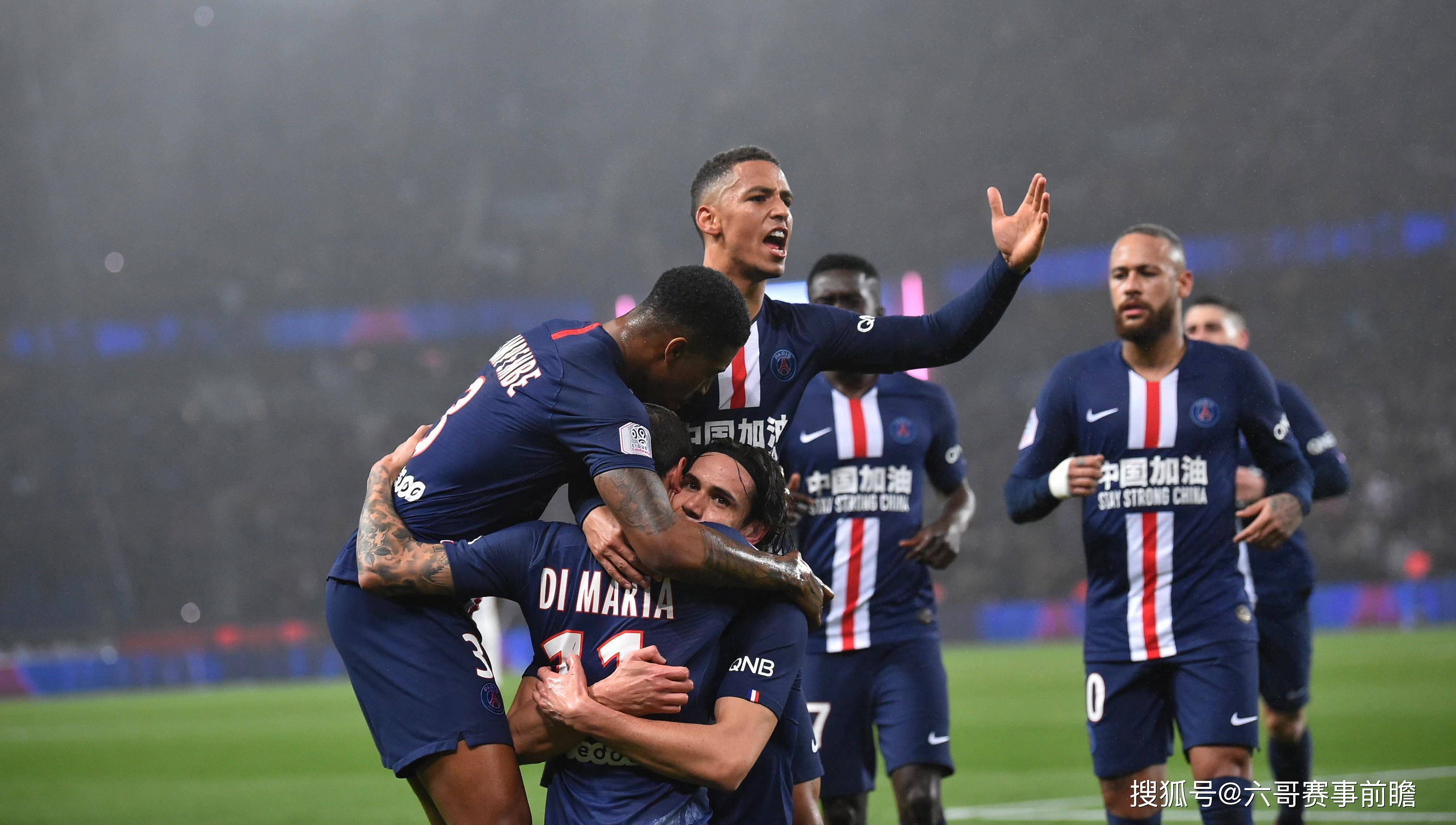 “法甲秋季赛事，冠军争夺战如火如荼！”