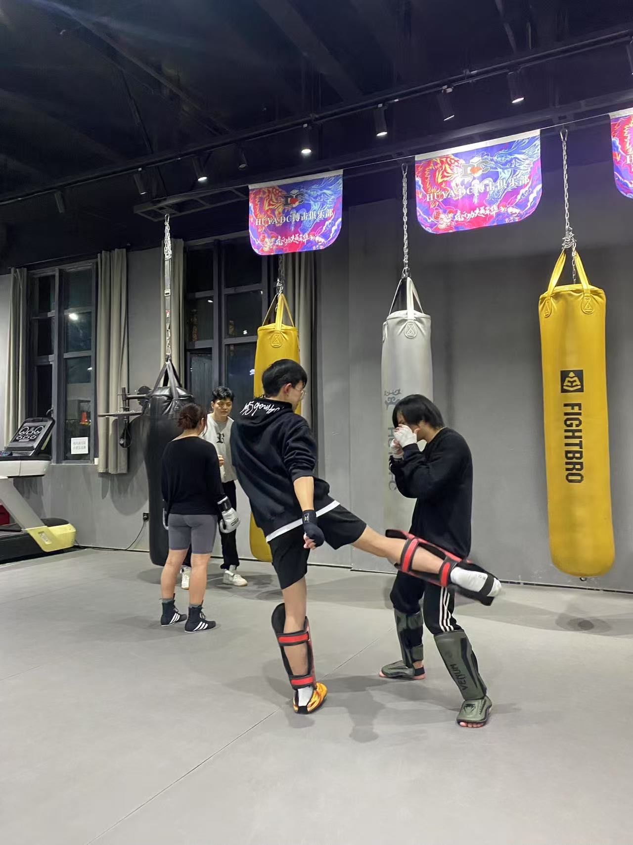 “拳击赛前的心理战,运动员如何保持心理平衡?” “拳击赛前的心理战,运动员如何保持心理平衡?”