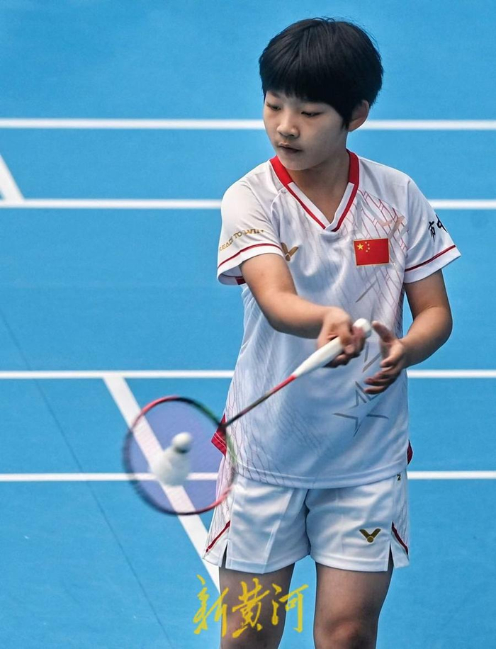 米兰网页版-“校园羽毛球赛：年轻选手展现精湛技艺！”